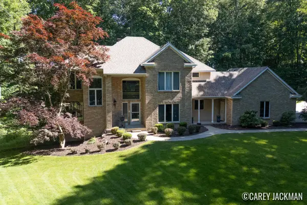 2111 Woodley Creek Court Nw, Comstock Park, MI 49321