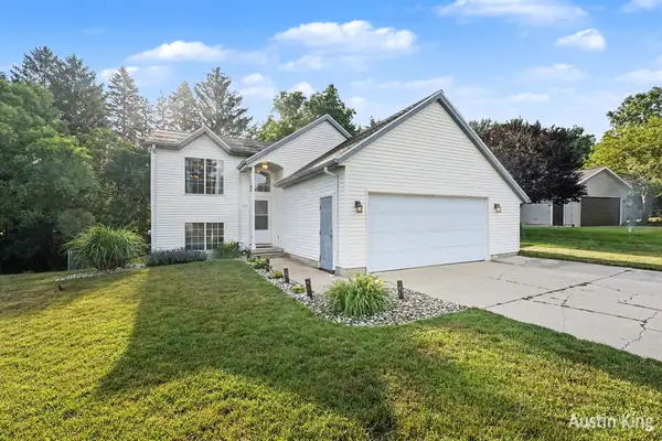 1350 Trailside Court Nw, Grand Rapids, MI 49504