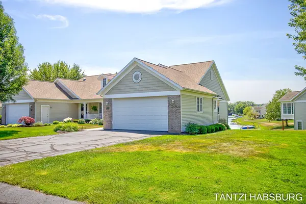 8930 N Clearwater Drive #104, Zeeland, MI 49464