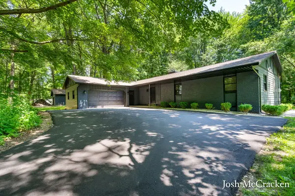 8770 Jewell Ne, Comstock Park, MI 49321