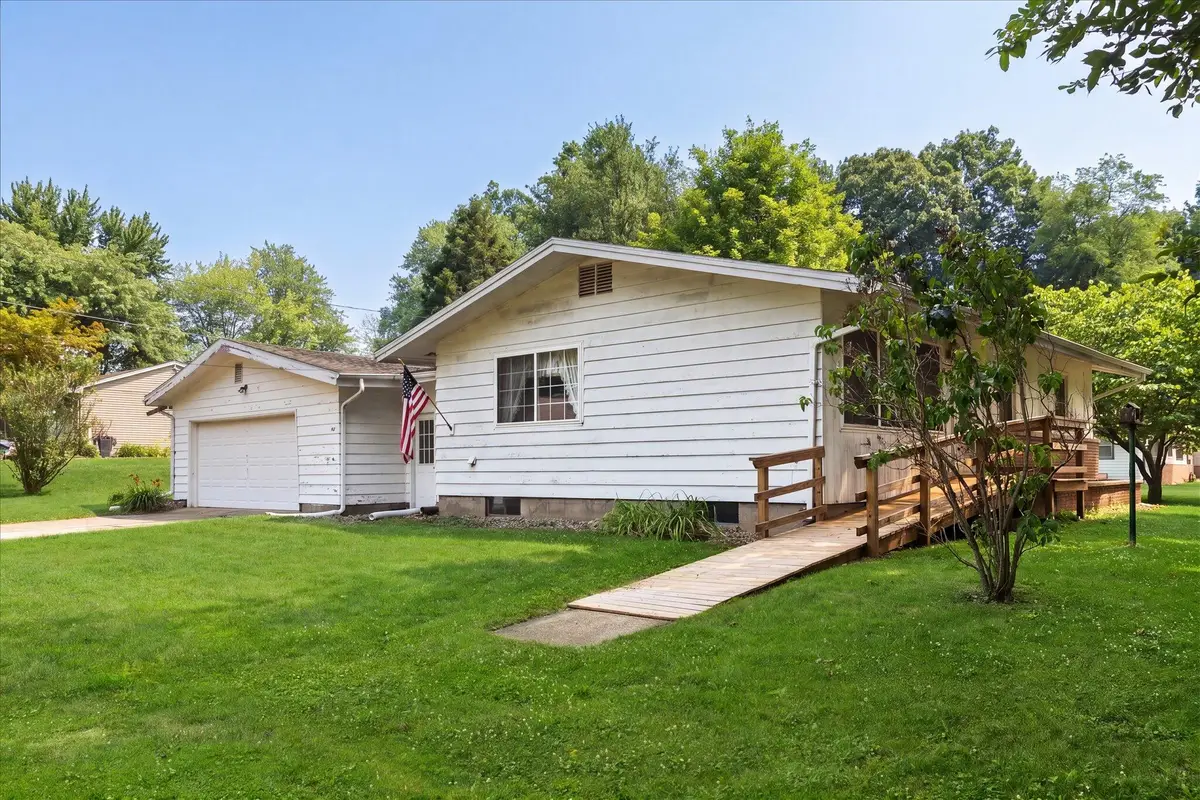 441 E Parsons Avenue, Watervliet, MI 49098 - #1