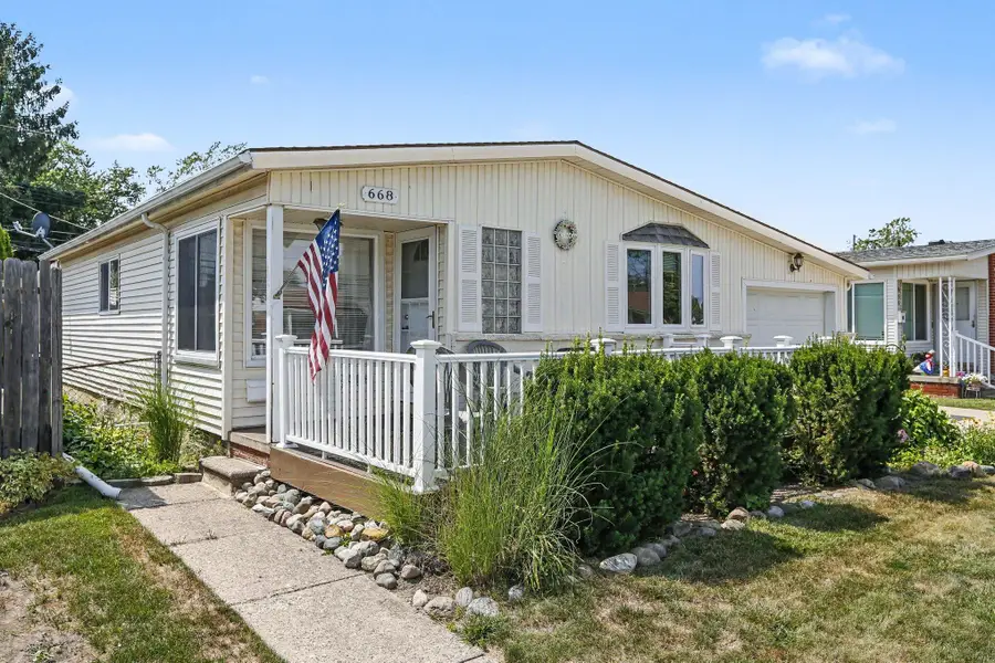 668 S Hawthorne Street, Westland, MI 48186 - #2