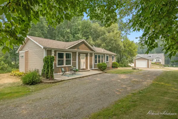 9686 10 Mile Road Ne, Rockford, MI 49341