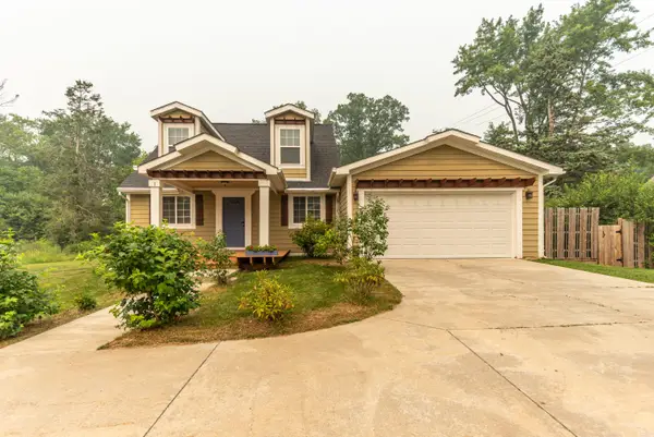 1 Maple Village Court, Ann Arbor, MI 48103
