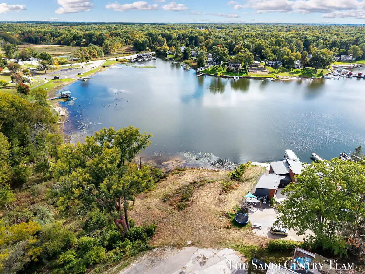 148 Lake Street, Fruitport, MI 49415 - #1