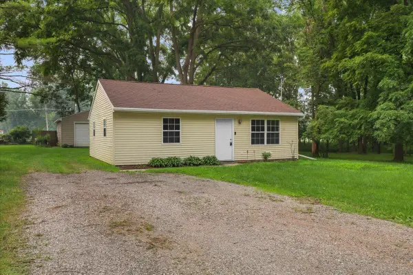 1091 Hickory Street, Lansing, MI 48906
