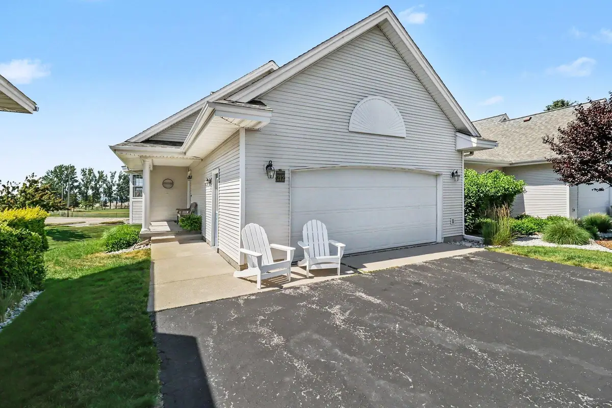 212 Lighthouse Way S, Manistee, MI 49660 - #1