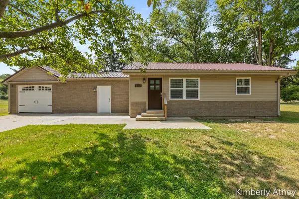 207 W Maple Street, Carson City, MI 48811