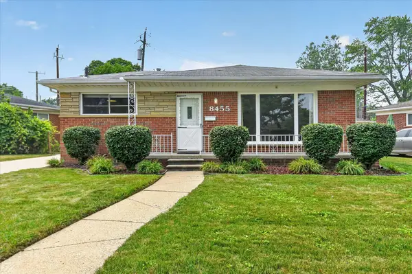 8455 Rockland Street, Dearborn Heights, MI 48127