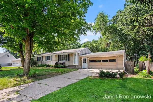 11141 Woodbushe Drive Se, Lowell, MI 49331