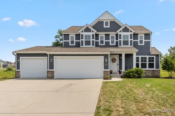 2929 E Morgan Trail Ne, Rockford, MI 49341