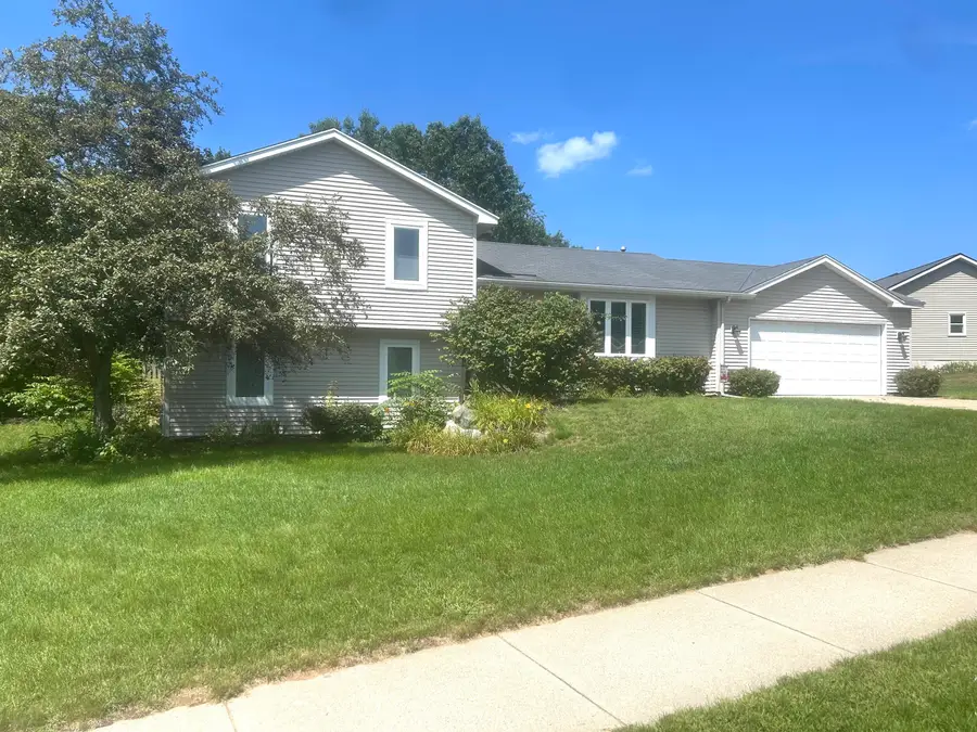 1421 Hollow Ridge Drive Ne, Rockford, MI 49341 - #2