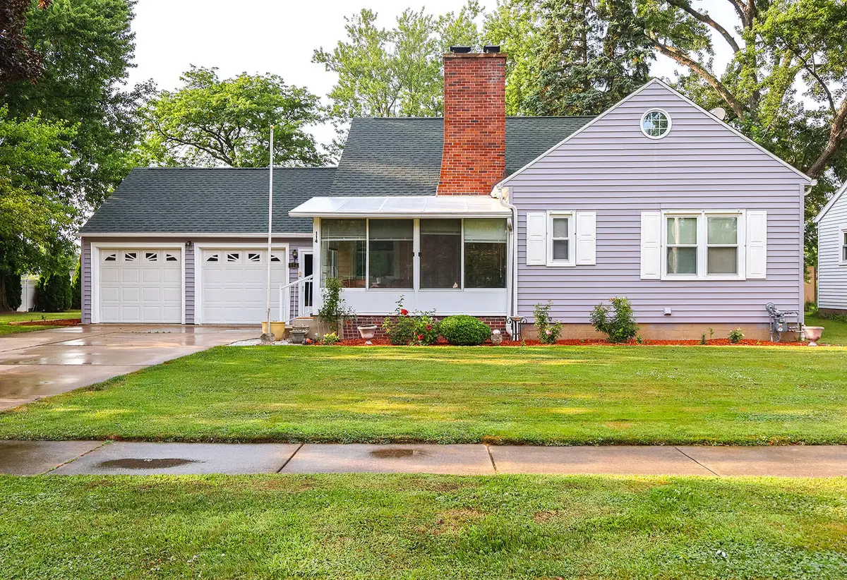 114 E Southeastern Avenue E, Galien, MI 49113 - #1