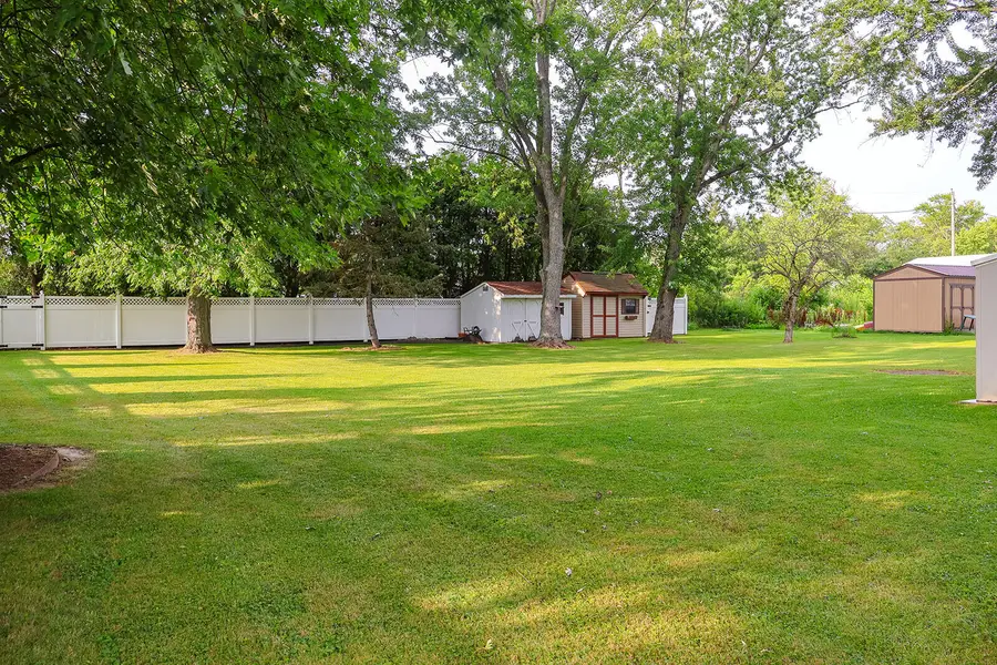 114 E Southeastern Avenue E, Galien, MI 49113 - #2