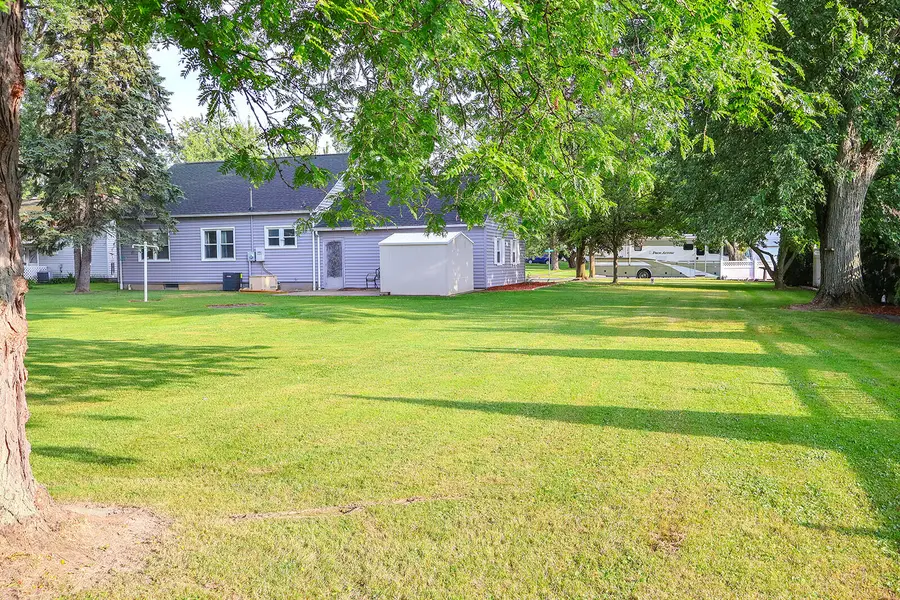 114 E Southeastern Avenue E, Galien, MI 49113 - #3