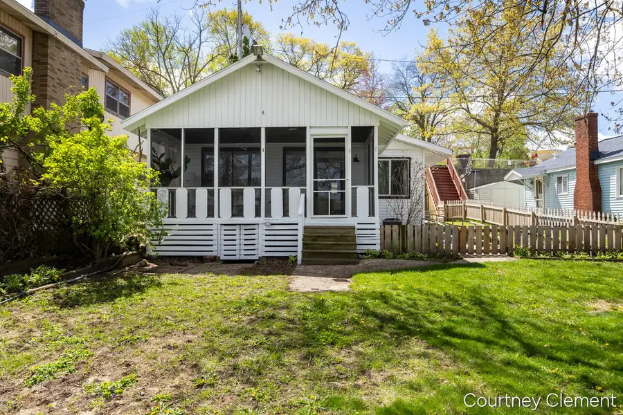 747 Kornoelje Drive Ne, Comstock Park, MI 49321 - #2