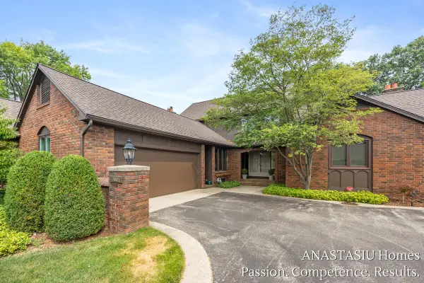 6081 N Gatehouse Drive Se, Grand Rapids, MI 49546