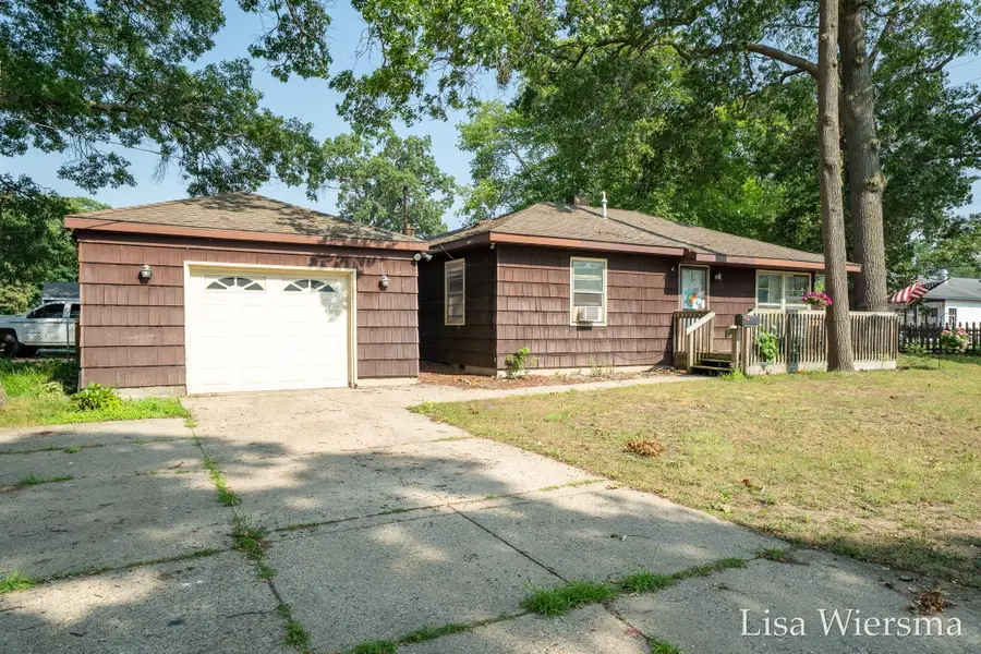 2190 W Sherman Boulevard, Muskegon, MI 49441 - #2