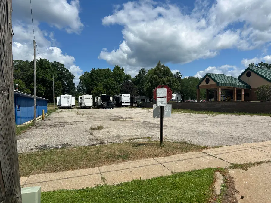 219 W Main Street, Fremont, MI 49412 - #3