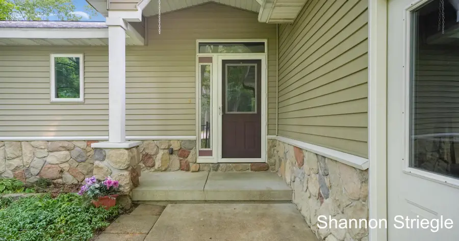 4864 Westshire Drive Nw, Comstock Park, MI 49321 - #3