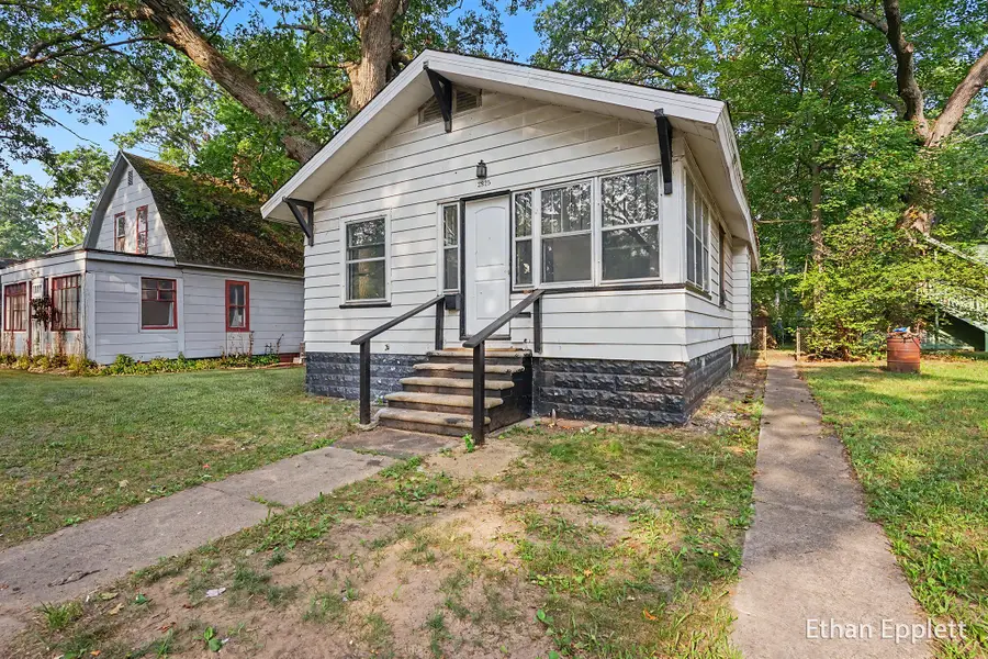 2825 7th Street, Muskegon Heights, MI 49444 - #3