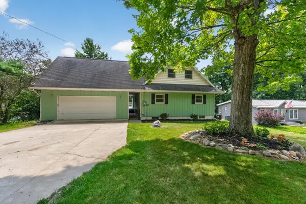 539 Fox Lake Trail, Horton, MI 49246