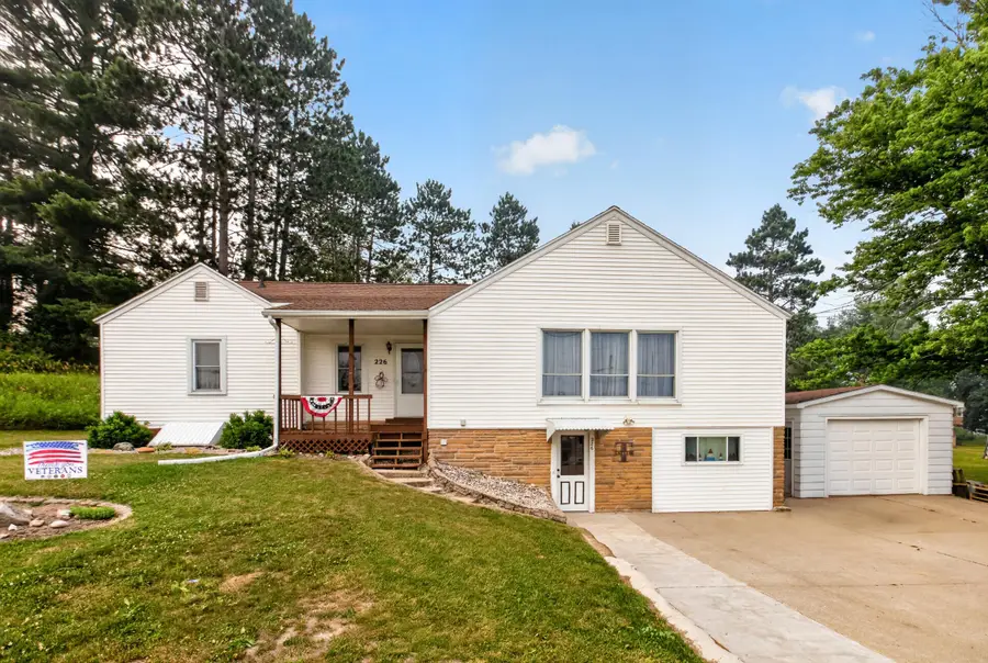 226 W Church Avenue, Reed City, MI 49677 - #2