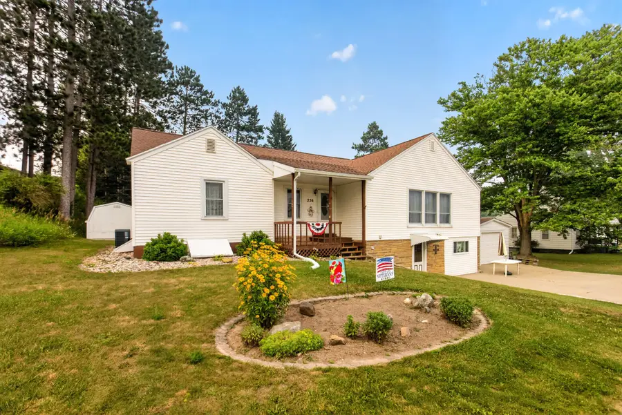 226 W Church Avenue, Reed City, MI 49677 - #3
