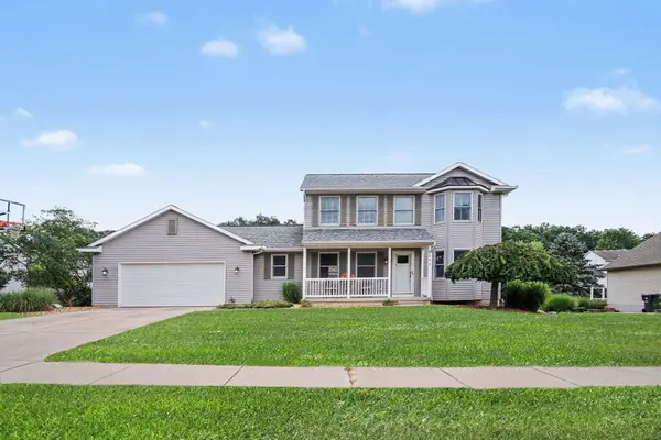 6892 Petersen Valley Drive Ne, Rockford, MI 49341