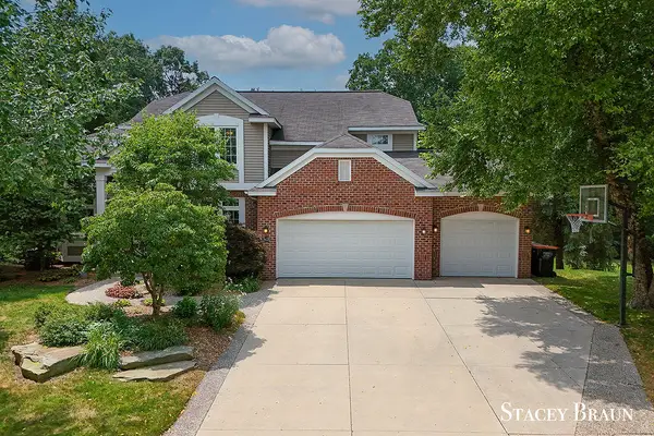 5420 Clemwood Court Se, Ada, MI 49301
