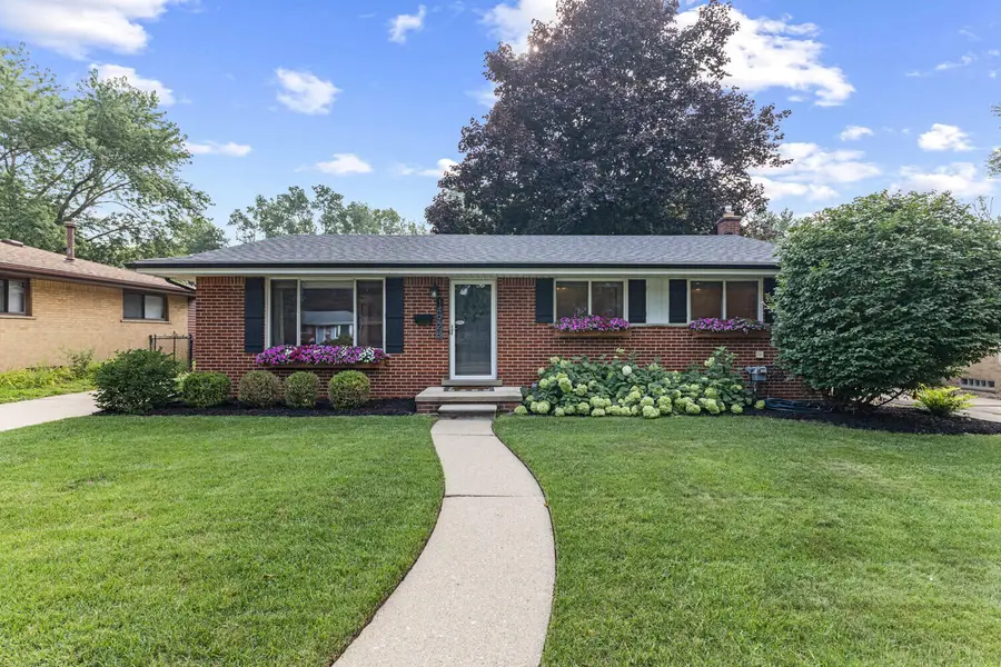 14928 Country Club Drive, Livonia, MI 48154 - #2
