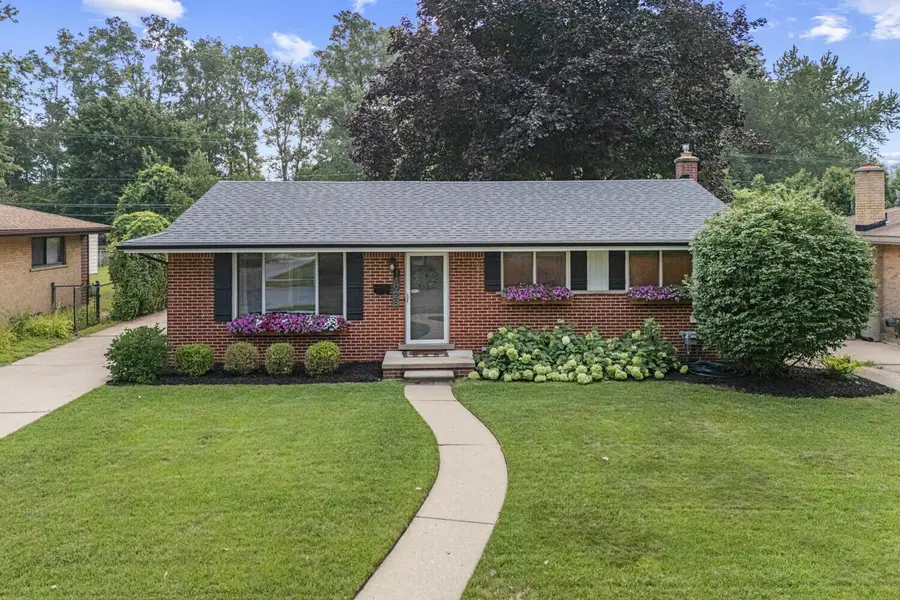 14928 Country Club Drive, Livonia, MI 48154 - #3
