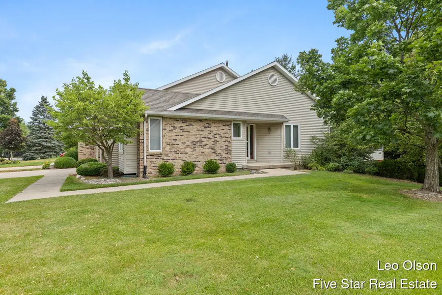 2220 Meadowglen Drive Ne #7, Grand Rapids, MI 49505 - #3