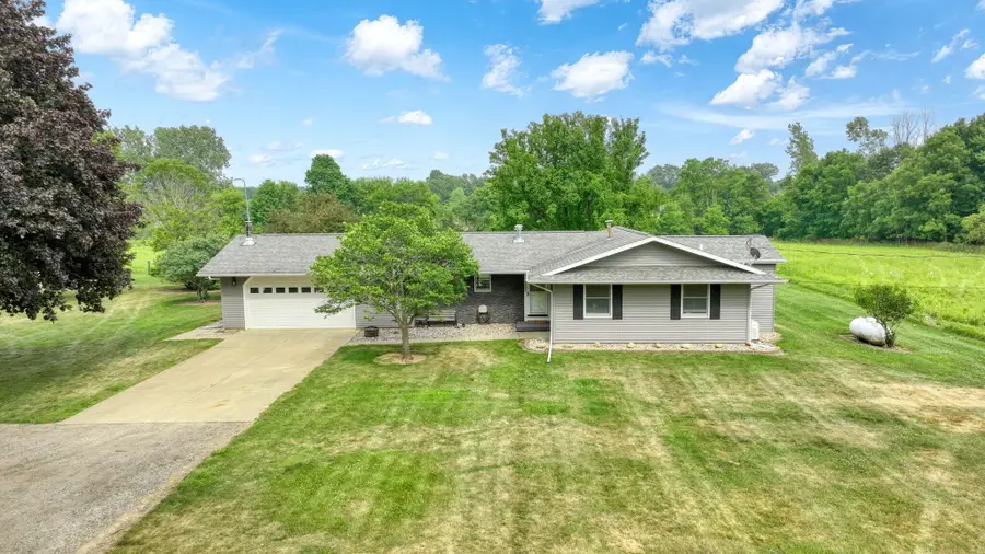 755 S Smith Road, Eaton Rapids, MI 48827 - #2