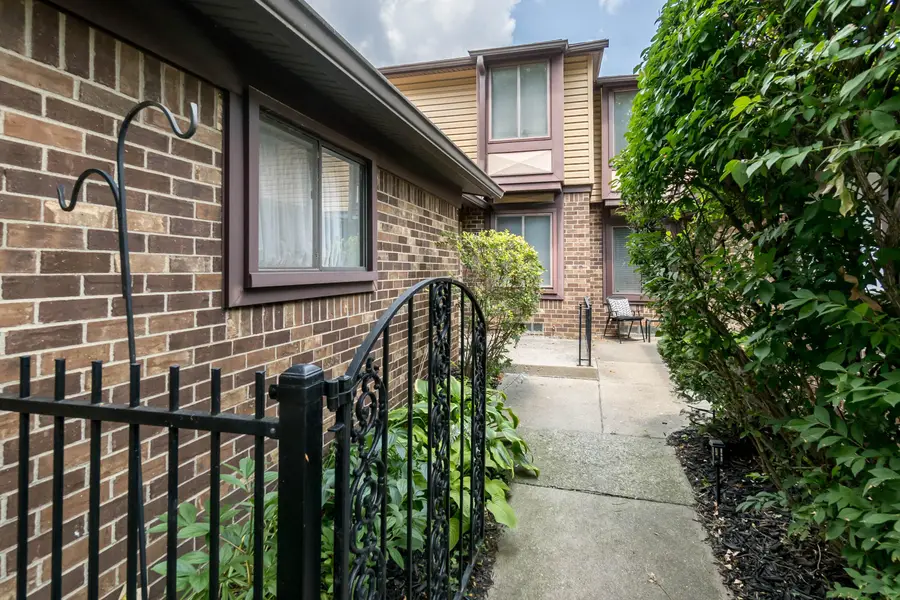 32143 W 12 Mile Road, Farmington Hills, MI 48334 - #2