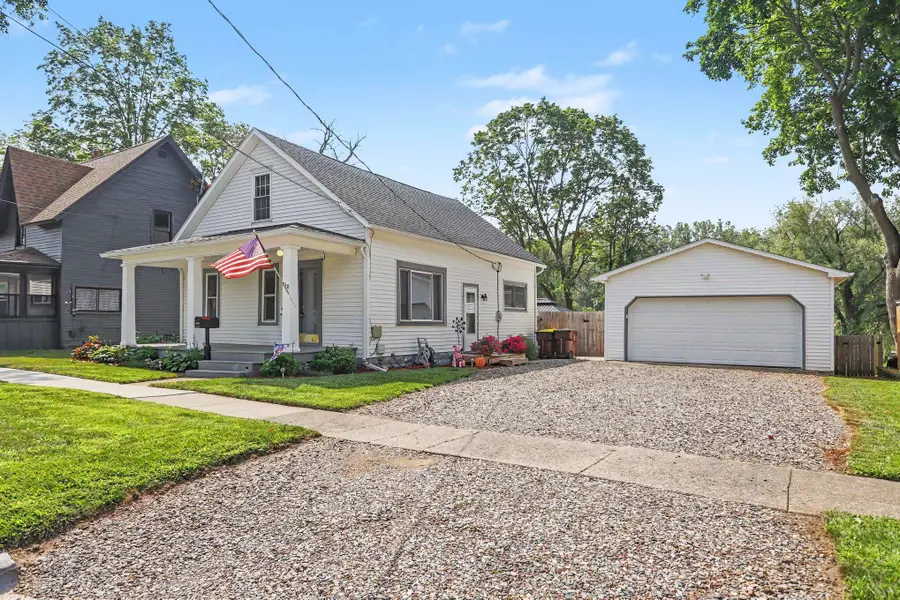 732 E Green Street, Marshall, MI 49068 - #3