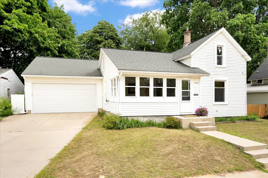 716 Pleasant Street, Belding, MI 48809 - #3