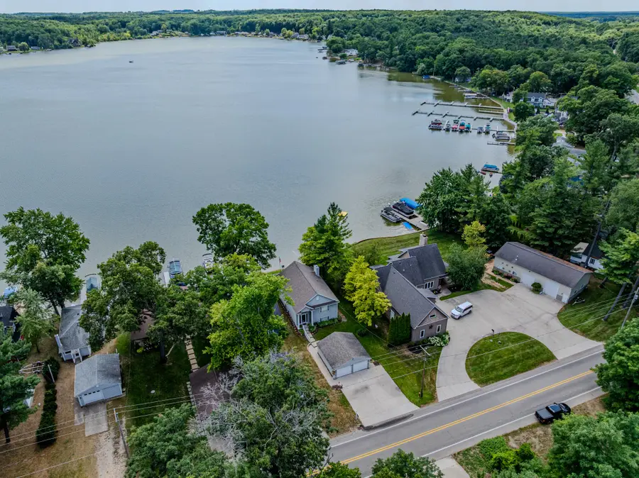 966 E 88th Street, Newaygo, MI 49337 - #3