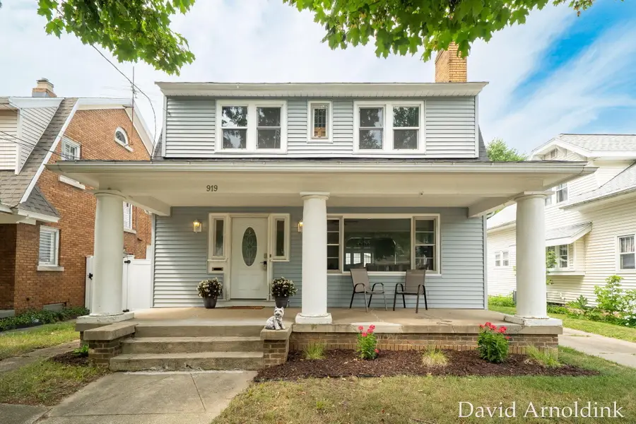 919 Myrtle Street Nw, Grand Rapids, MI 49504 - #3