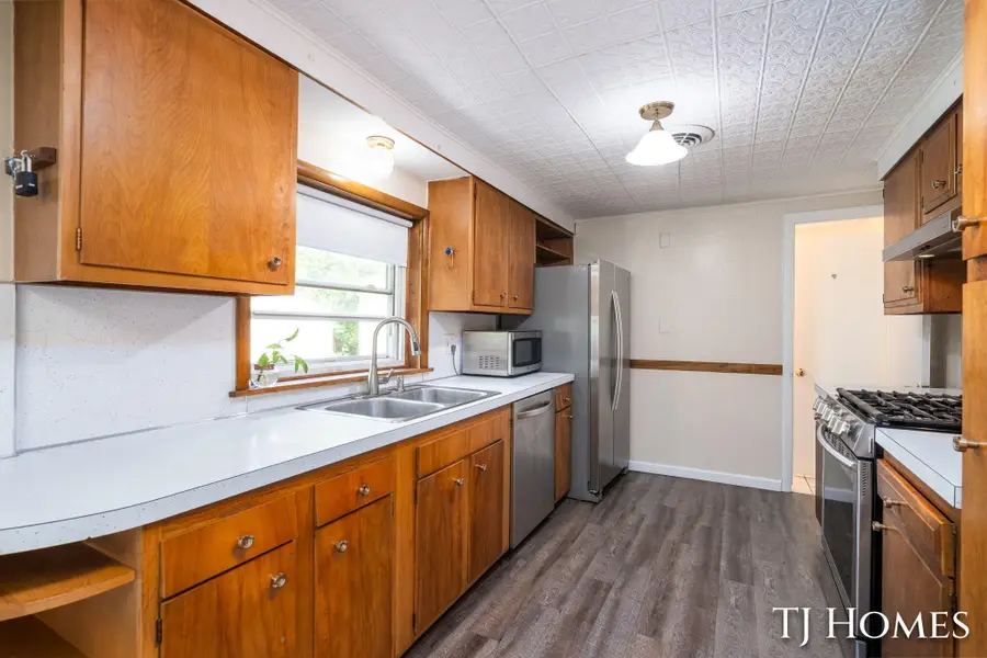 2215 Maguire Avenue Ne, Grand Rapids, MI 49525 - #2
