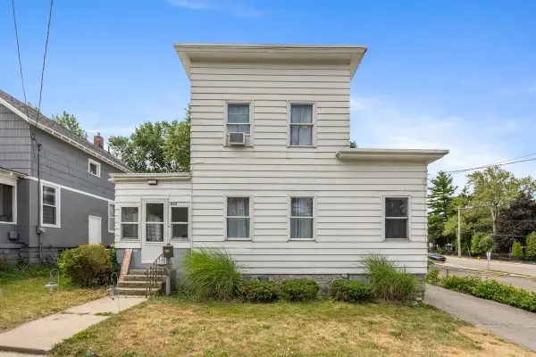 852 Leonard Street Ne, Grand Rapids, MI 49503