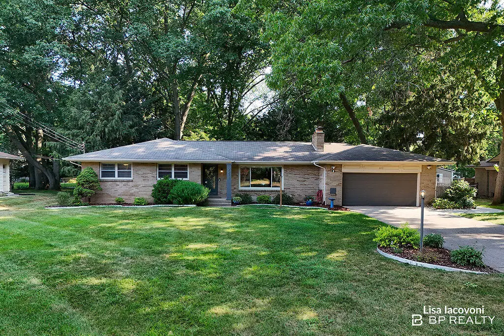 2211 Clover Drive Nw, Grand Rapids, MI 49504 - #1