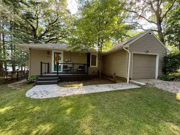 1880 Hemlock Crest Drive, Quincy, MI 49082