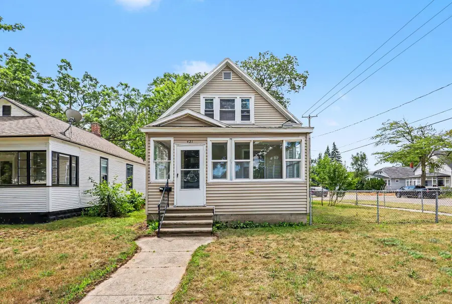 421 W Forest Avenue, Muskegon, MI 49441 - #2