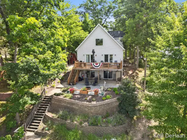 12045 N Lake Avenue, Bitely, MI 49309