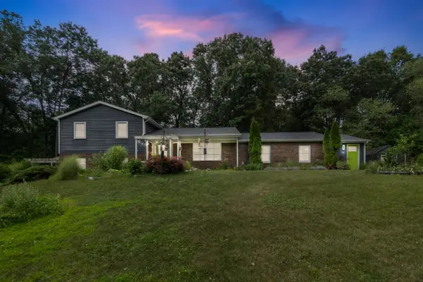 3950 Queen Oaks Drive, Chelsea, MI 48118