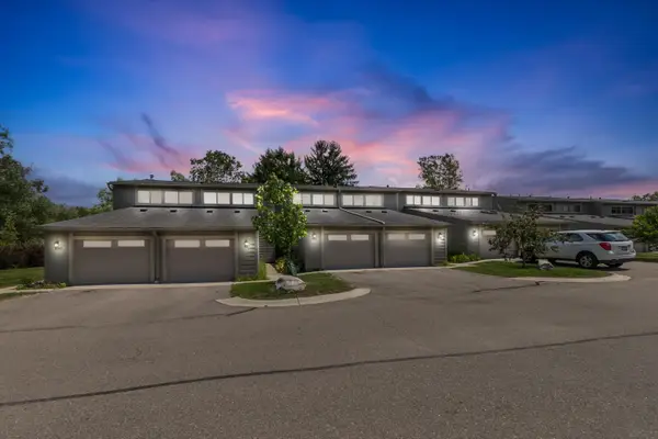 690 Peninsula Court, Ann Arbor, MI 48105