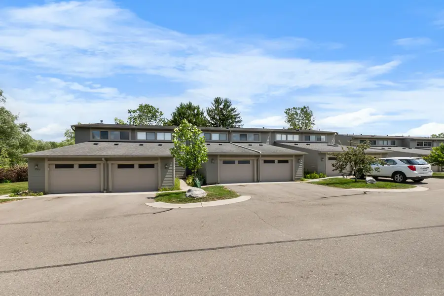 690 Peninsula Court, Ann Arbor, MI 48105 - #2