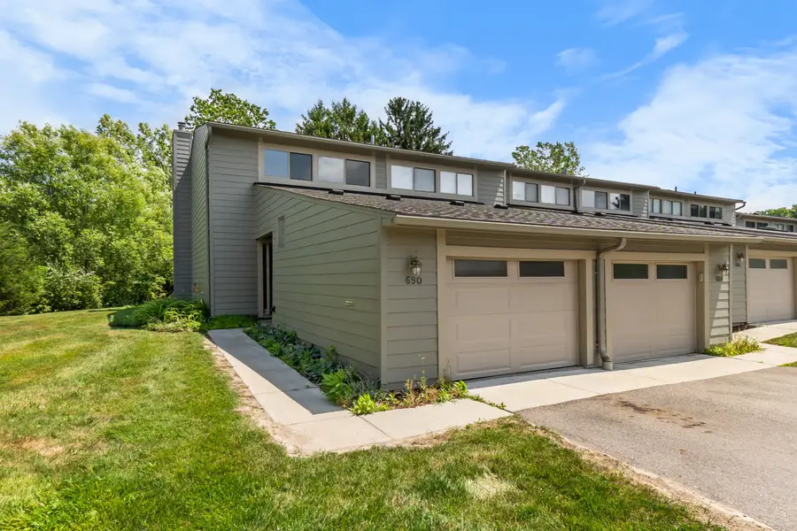 690 Peninsula Court, Ann Arbor, MI 48105 - #3