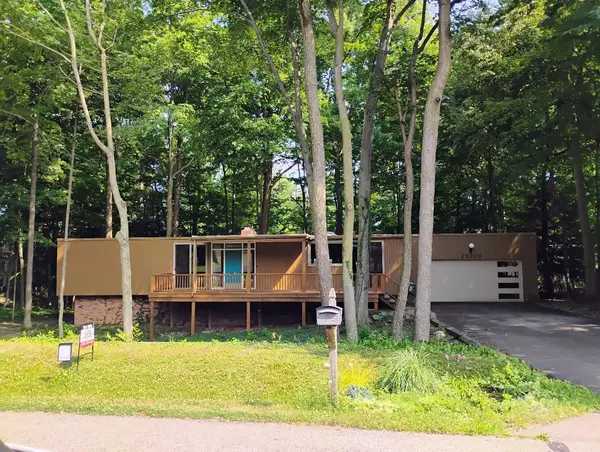 29204 Summerwood Road, Farmington Hills, MI 48334